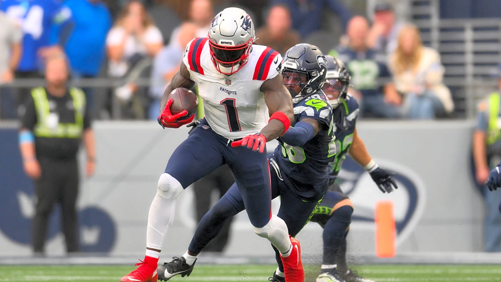 Patriots Expect A.J. Brown To Miss Six Weeks
