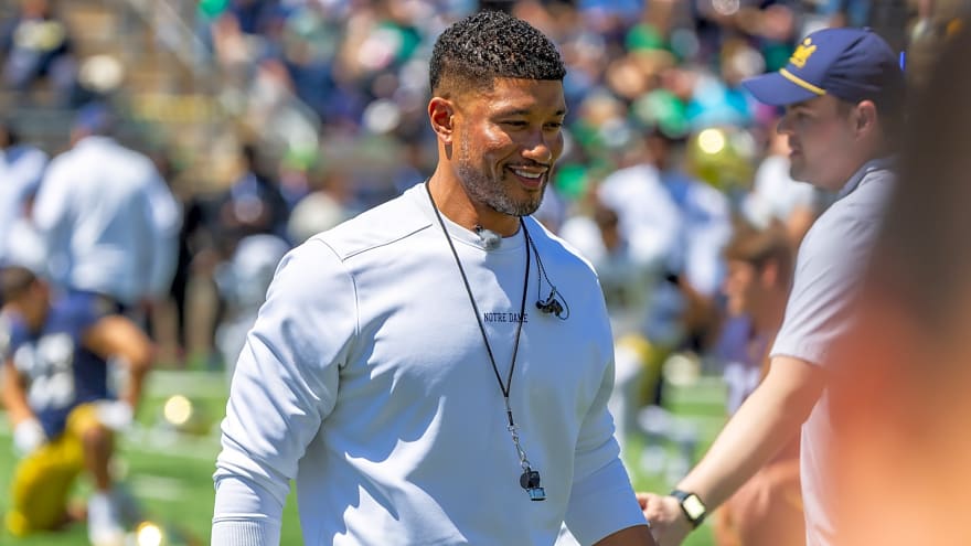 RECRUITING: Top 2028 QB Quickly Decommits from Notre Dame