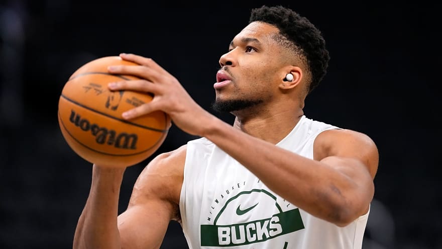 Giannis Antetokounmpo curiously leaves game amid drama with Bucks