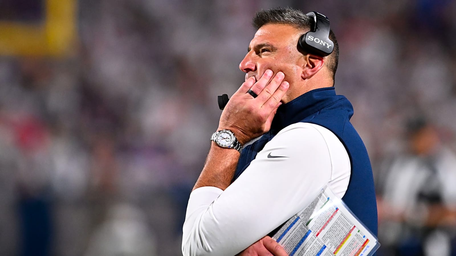 Mike Vrabel had a harsh comment about the officiating in Week 6