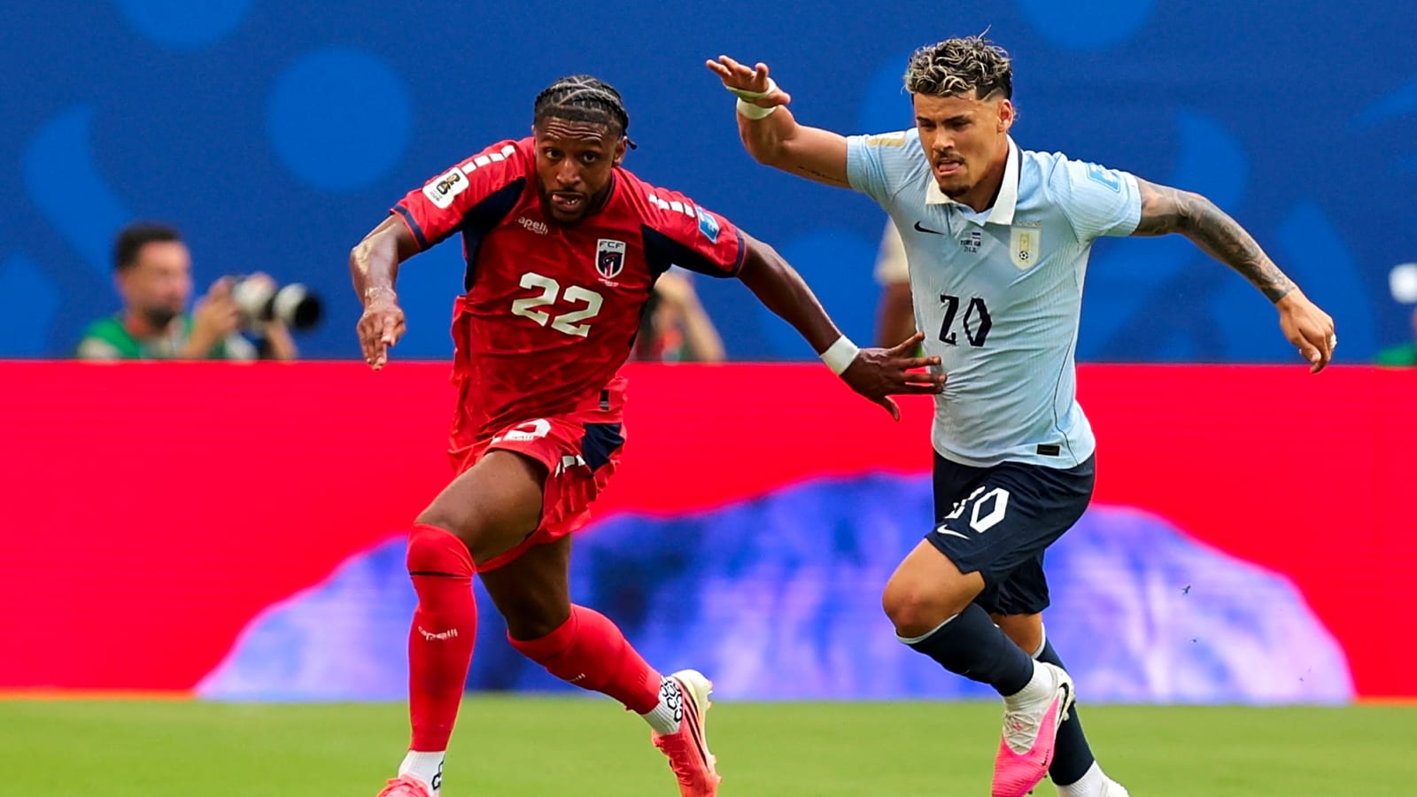 Maxi Araujo makes transfer decision amid Manchester United links