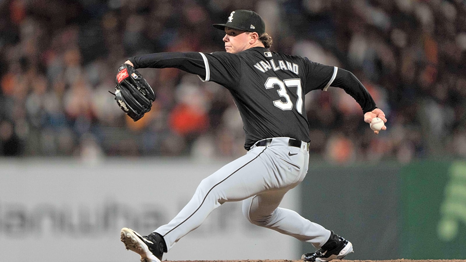 Diamondbacks claim right-hander, make several other moves