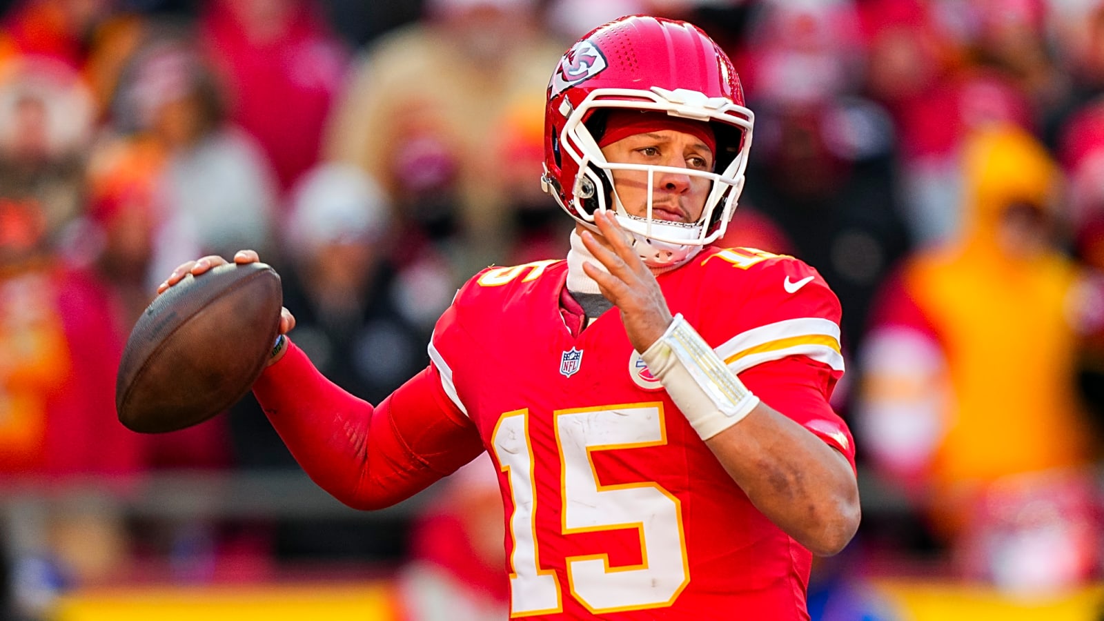 Chiefs' Mahomes targeting bold goal at start of injury rehab
