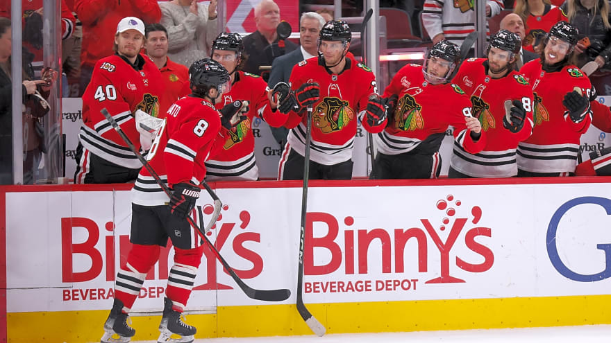 Recap: Blackhawks fend off Sharks, win 6-3