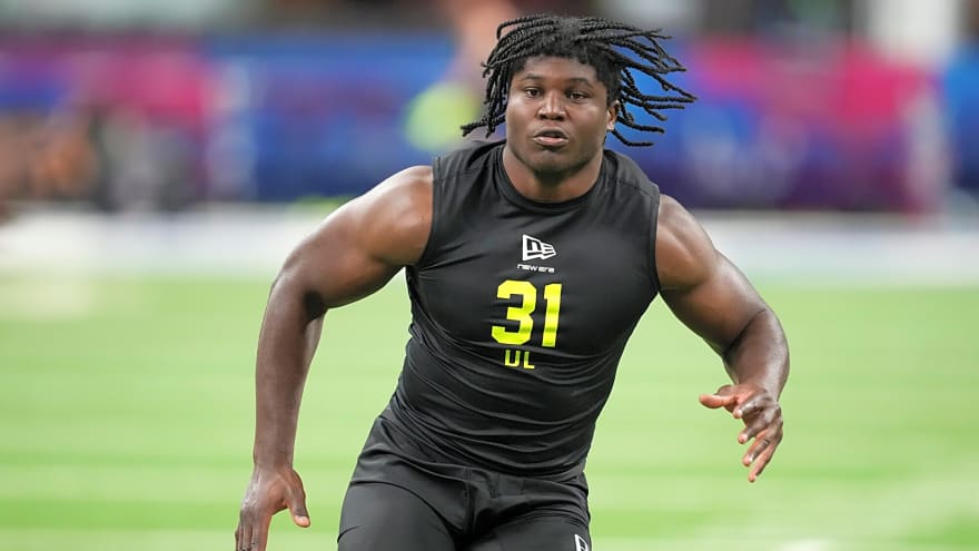 Titans Host DE David Bailey