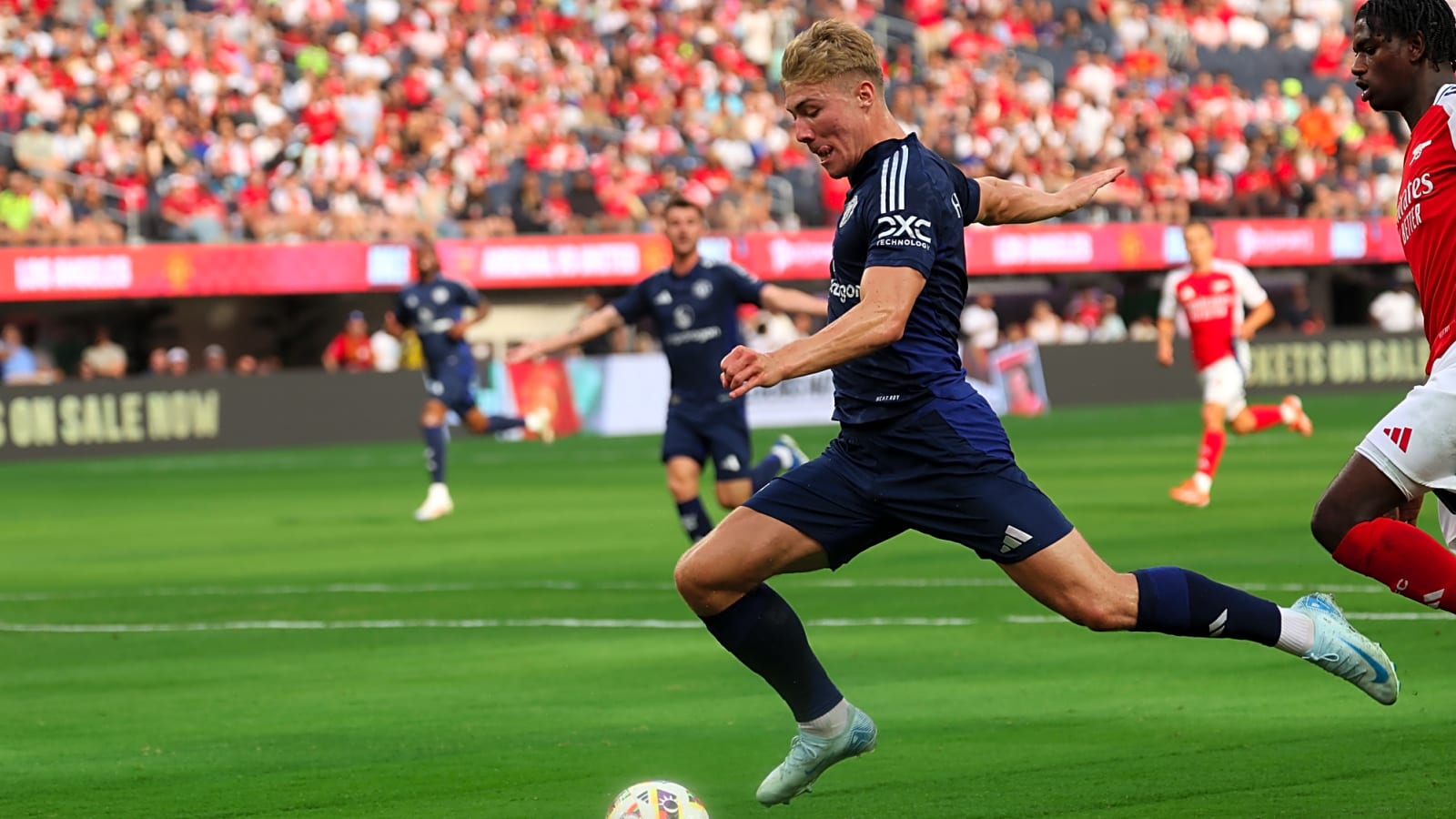 How former Man Utd hero is proving to be the ‘secret agent’ in getting £40m Red Devils deal over the line