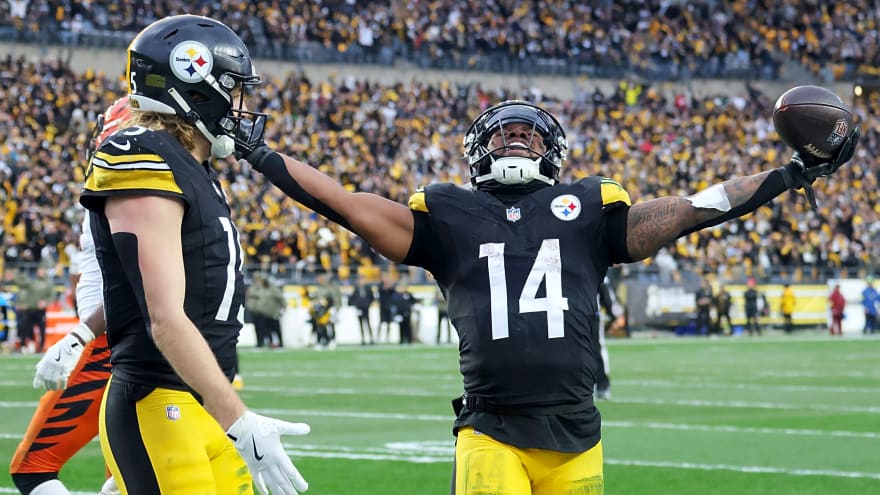 Watch: Gainwell scores 2 catch-and-run TDs vs Bengals