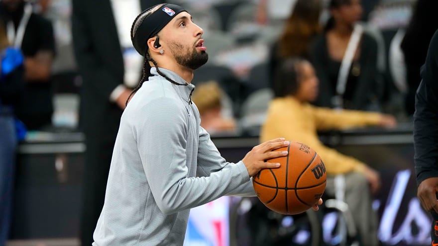 Knicks re-sign Jose Alvarado to three-year deal