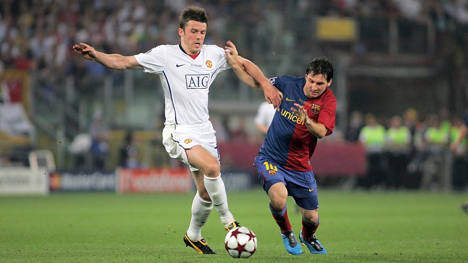 Jacey Carrick officially signs with Manchester United