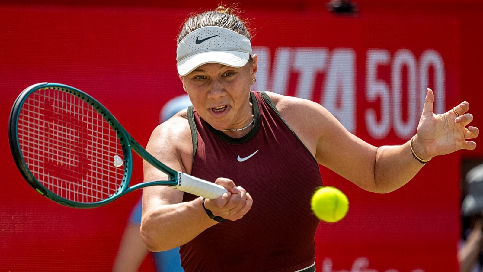 Amanda Anisimova&#39;s hot streak on grass continues with confident win over Bianca Andreescu