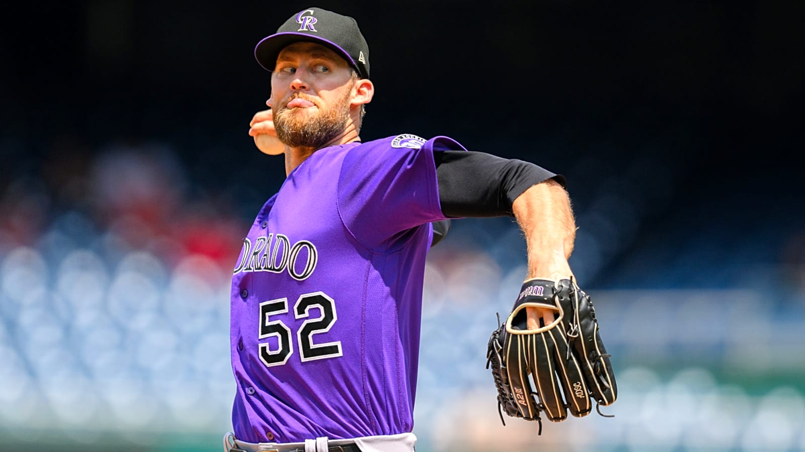 Former top reliever drawing interest following recent showcase