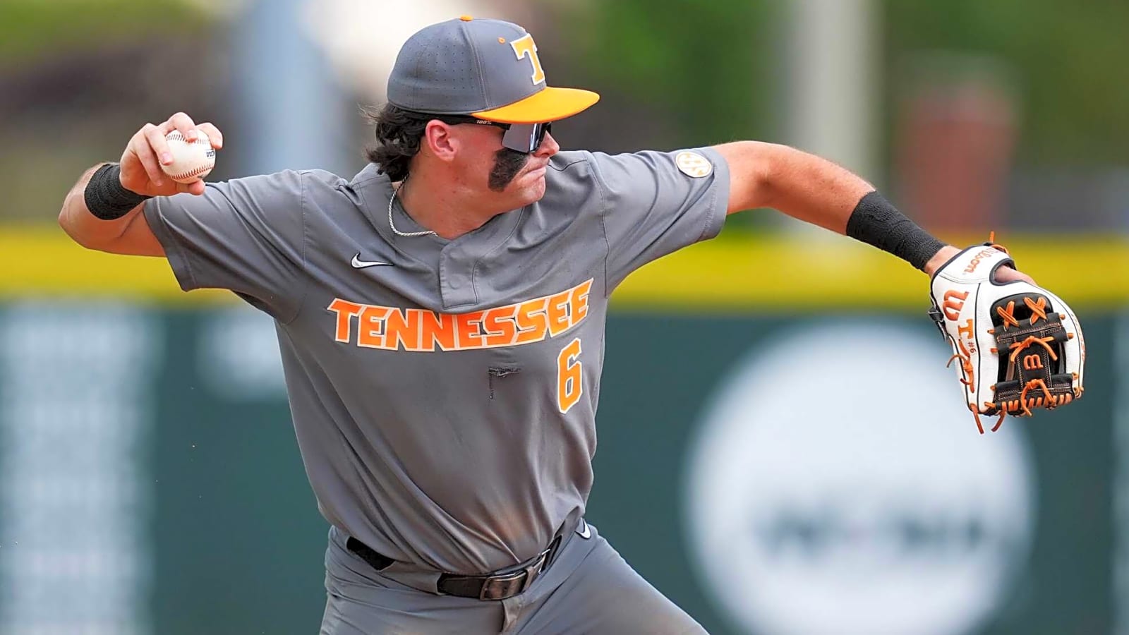 Giants Sign First-Round Pick Gavin Kilen