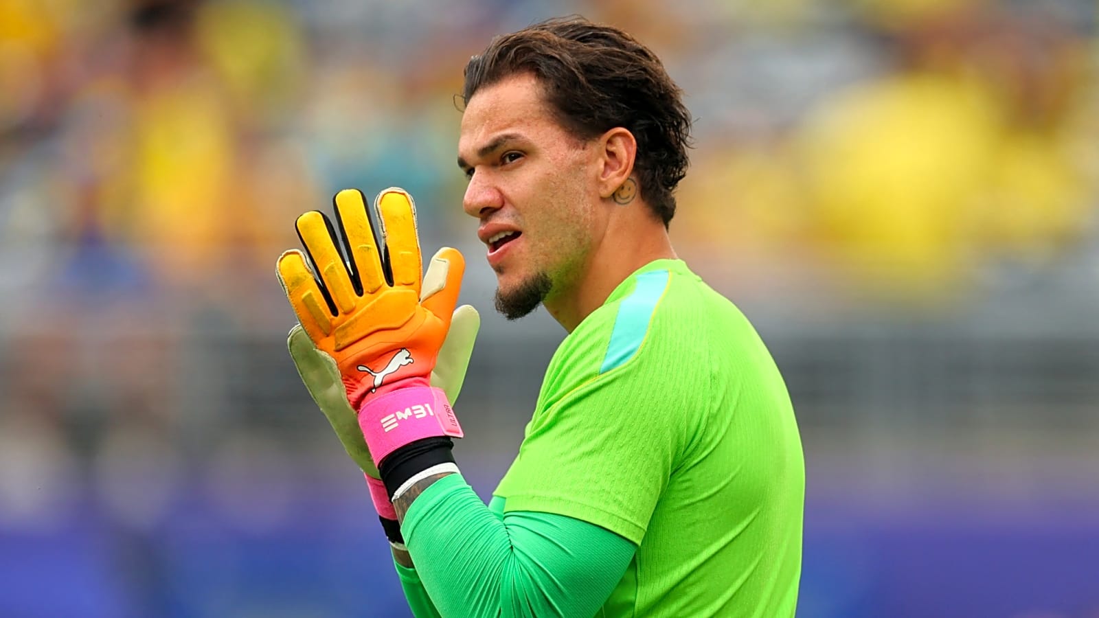 Ederson move to Manchester United on verge of collapse