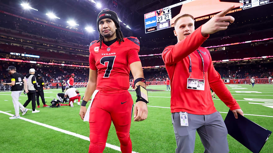 Texas edge out Raiders, 23-21