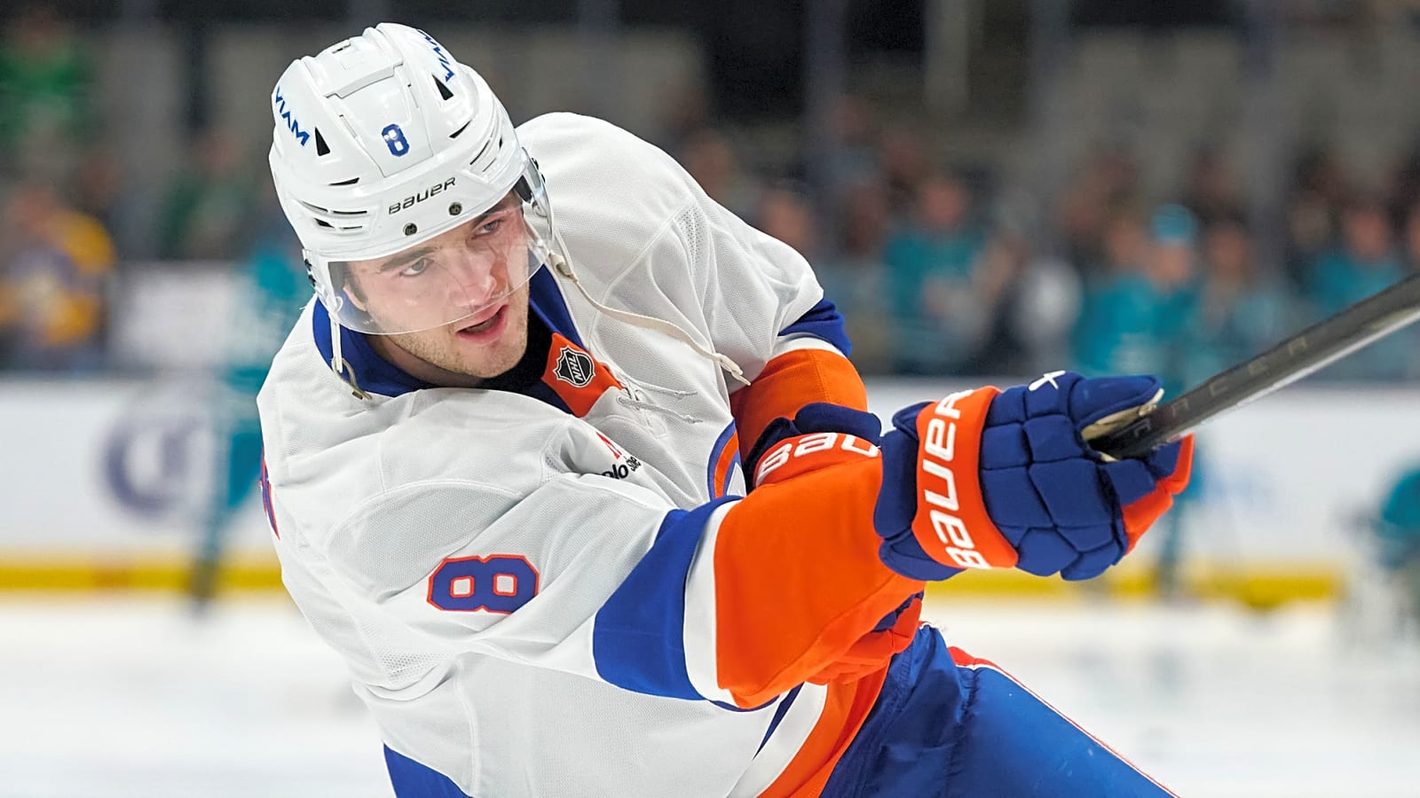 Canadiens acquire, extend star defenseman from Islanders