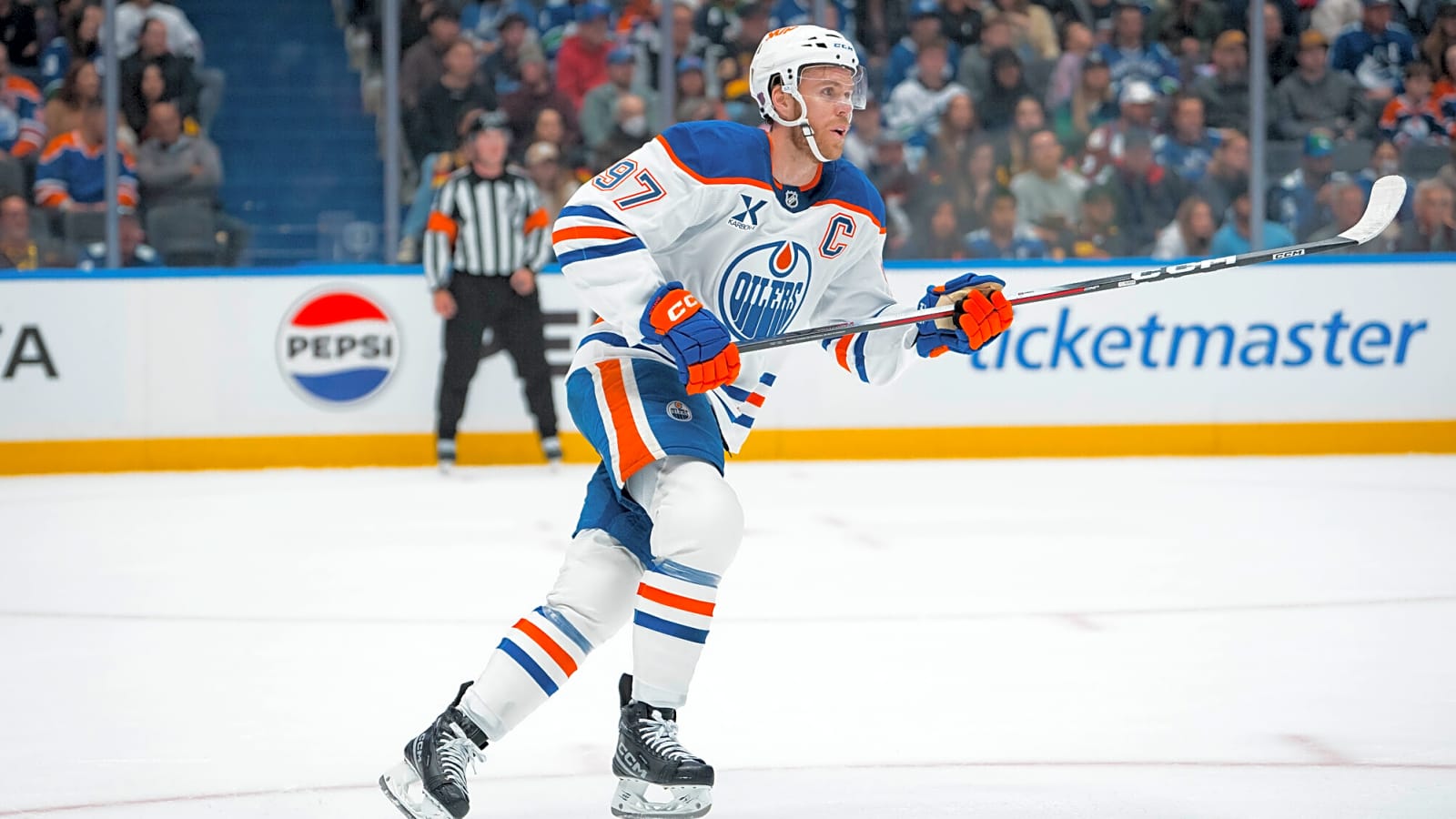 Connor McDavid Keeps Promise to Edmonton to Continue Oilers Legacy