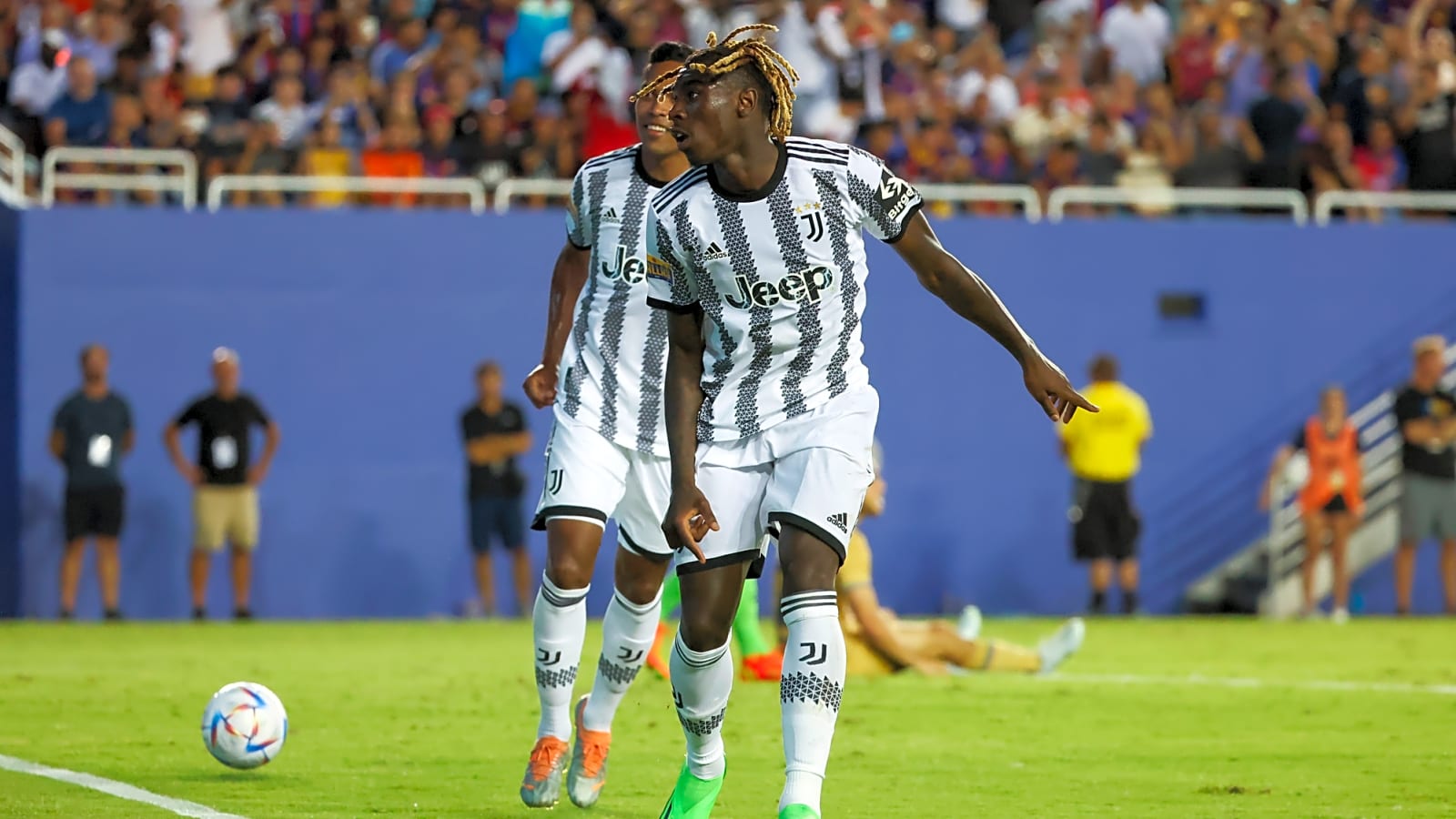 Man Utd given clear deadline to buy ‘phenomenal’ star who is open to joining