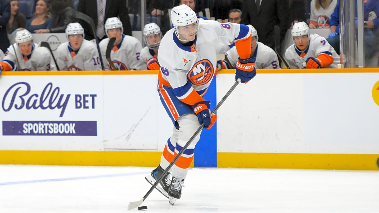 Noah Dobson traded to the Montreal Canadiens