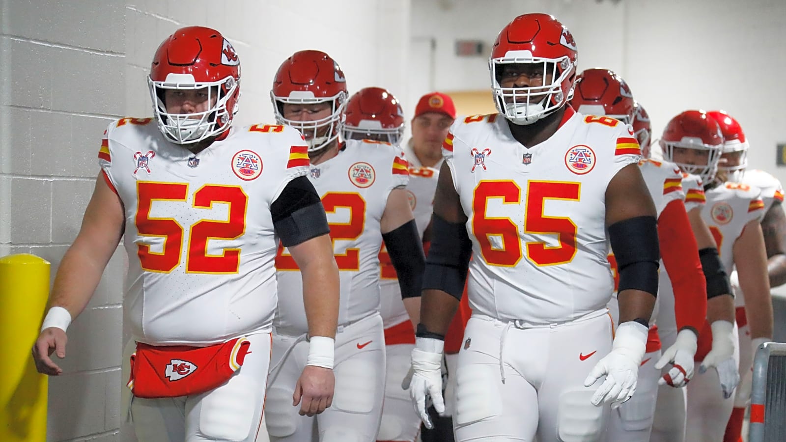 Chiefs O-line still has massive problems despite Trey Smith extension