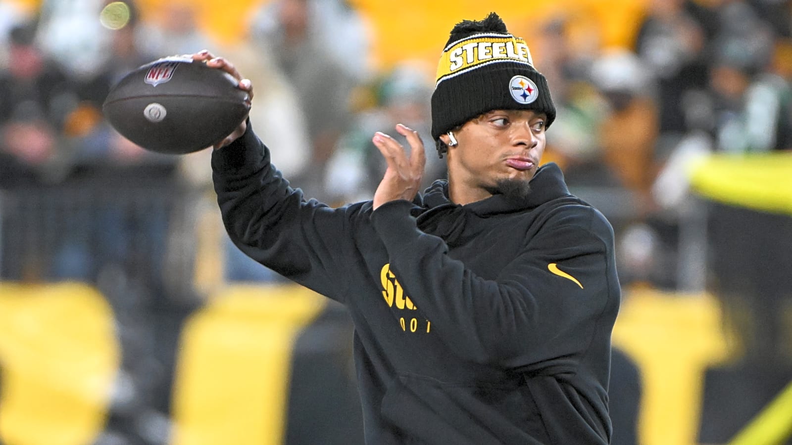 Do stats show Fields could be upgrade over Rodgers for Jets?