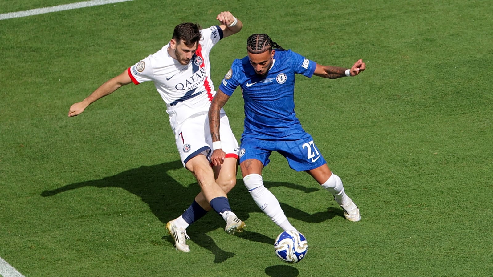 Gordon v Kvaratskhelia: Which winger should Arsenal sign?