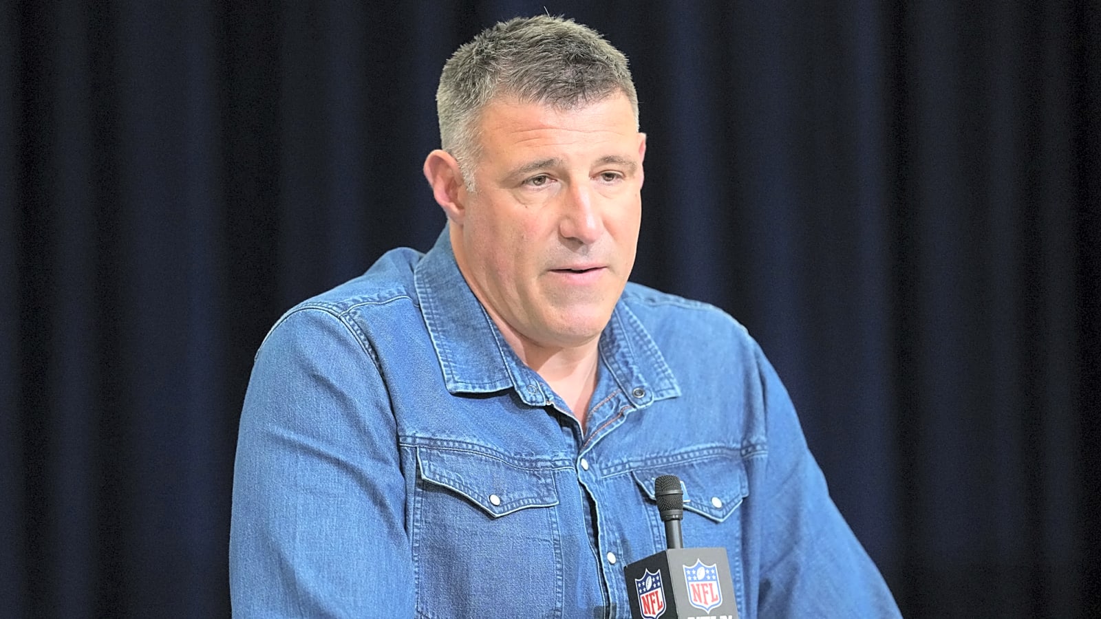 Vrabel reveals Pats' pass-rusher plans amid trade, free-agency rumors