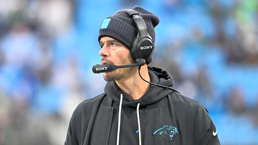 Panthers bizarrely go into the victory formation while losing