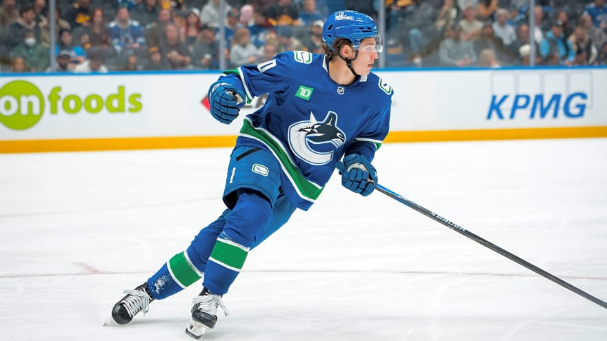 World Juniors: Canucks prospect Braeden Cootes survives Team Canada roster cuts