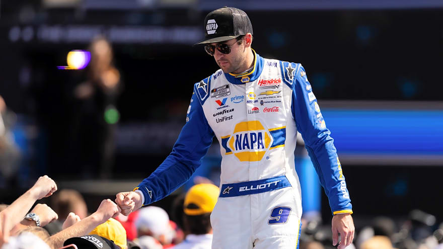 Kevin Harvick reacts to surprising Chase Elliott pit mistake at Atlanta: ‘Took him out of the conversation’