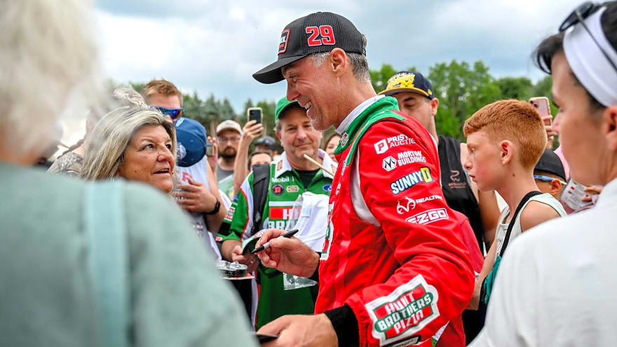 Kevin Harvick suggests ‘nuclear meltdown’ for NASCAR if Corey Heim, Connor Zilisch fail to win championships