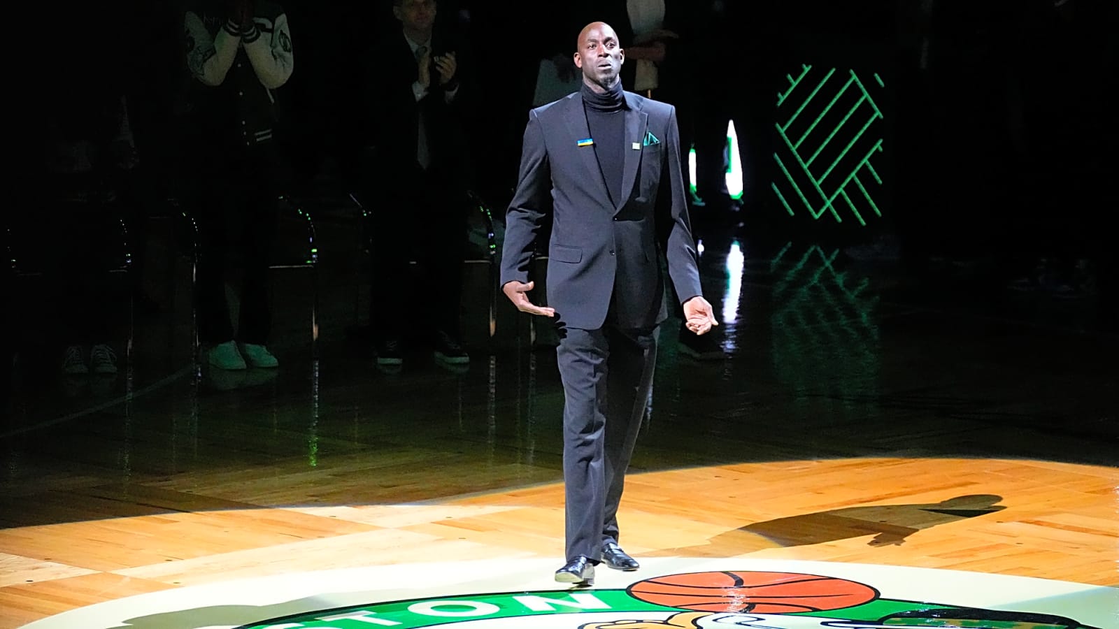 Timberwolves hire Kevin Garnett, set to retire jersey after sides patch up past