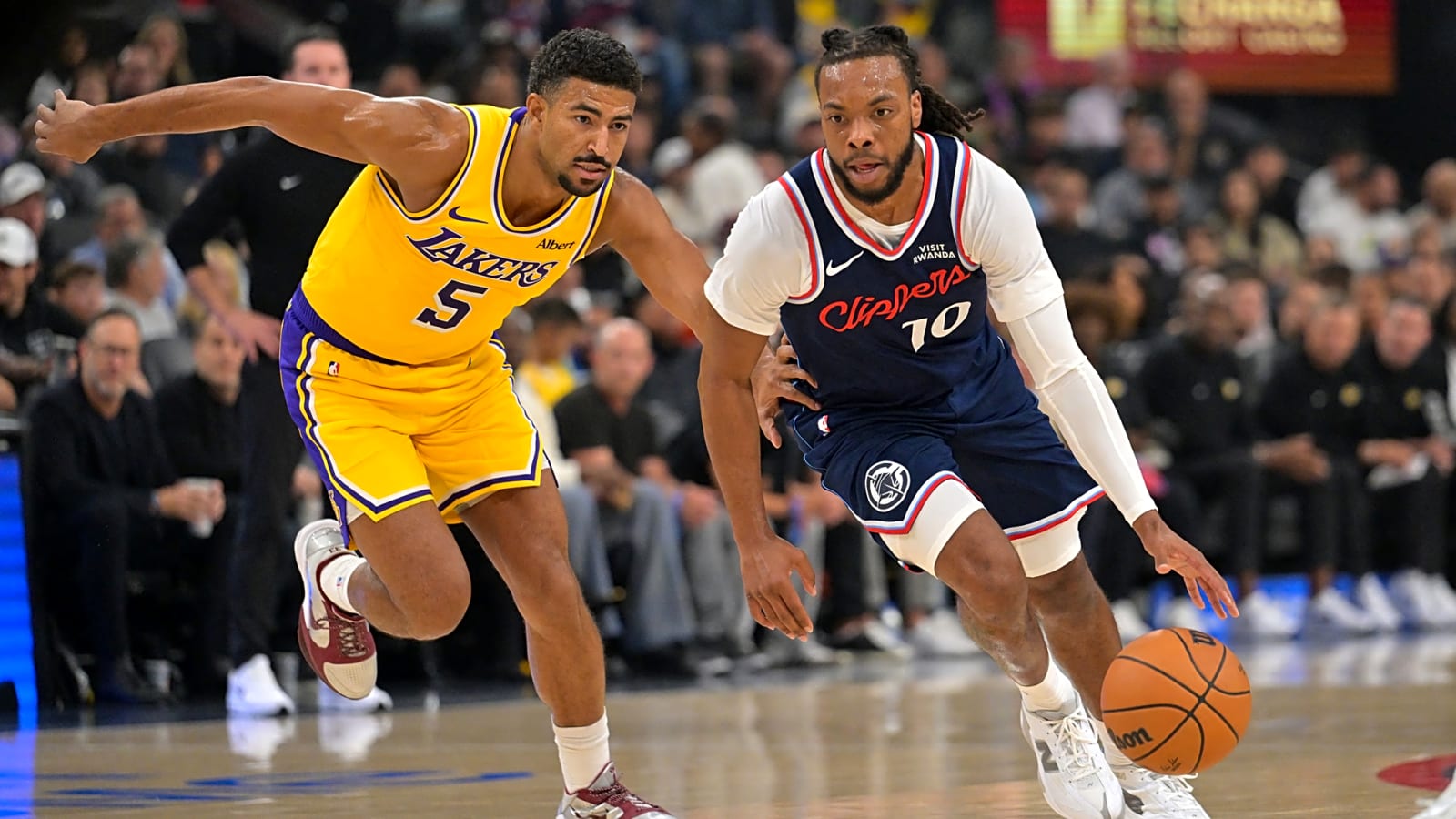 Watch: Clippers commit a bizarre turnover just seconds into the game