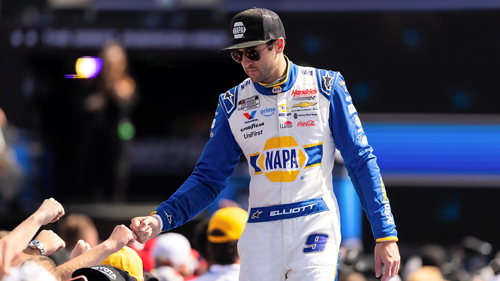 Kevin Harvick reacts to surprising Chase Elliott pit mistake at Atlanta: ‘Took him out of the conversation’