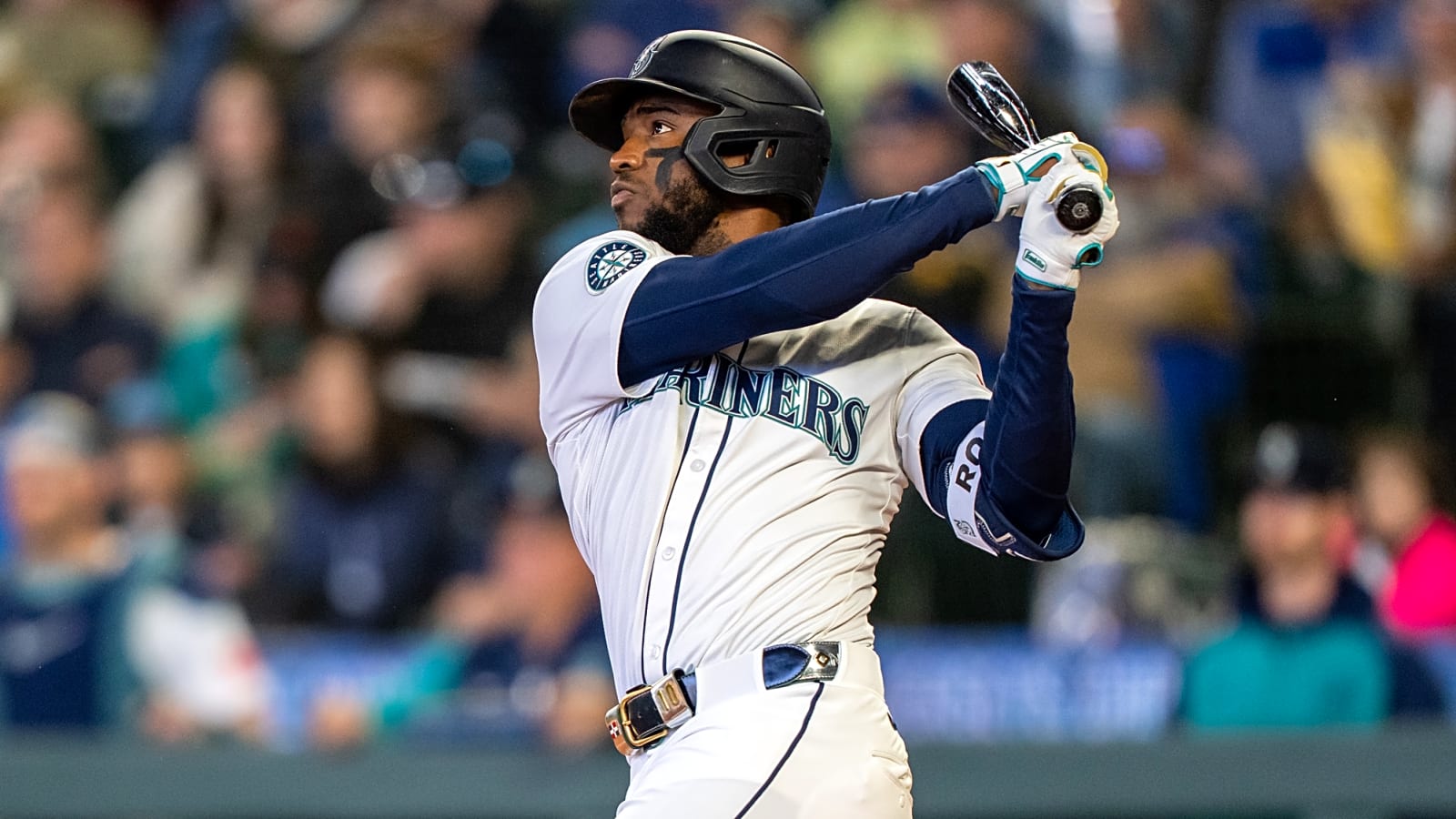 Mariners’ Victor Robles launches bat at pitcher after getting hit by pitch