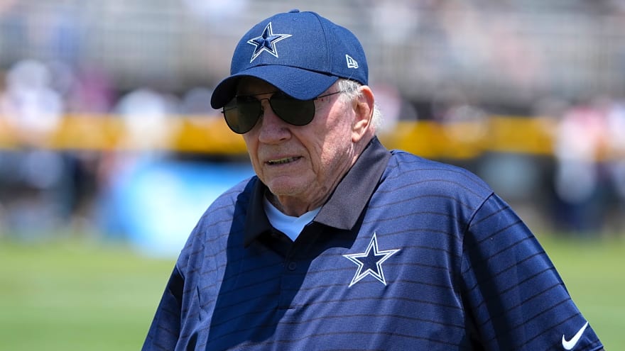Cowboys fans send animated two-word message to Jerry Jones