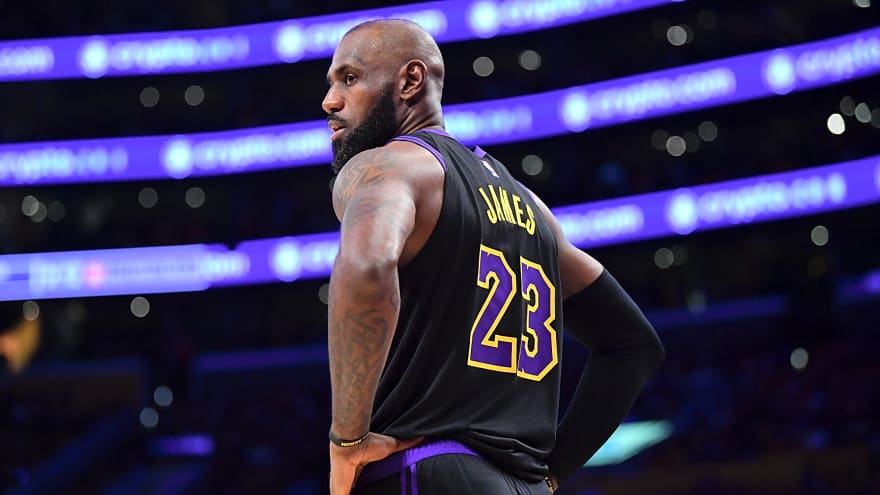 New photo of LeBron James sparks speculation about his next team