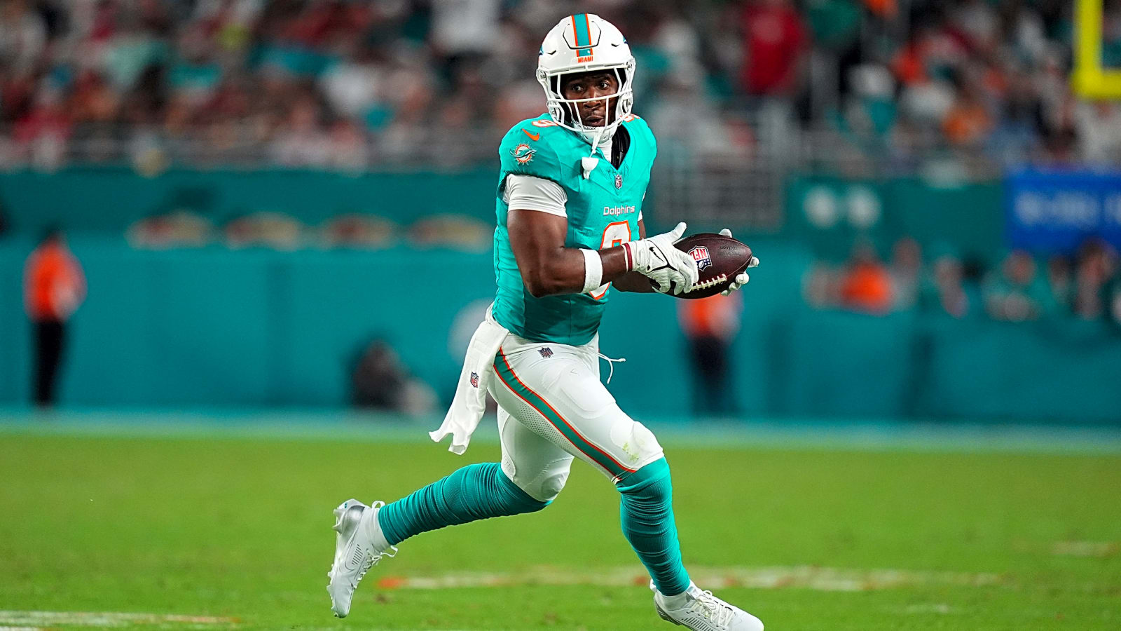 The Dolphins Should Trade Jonnu Smith