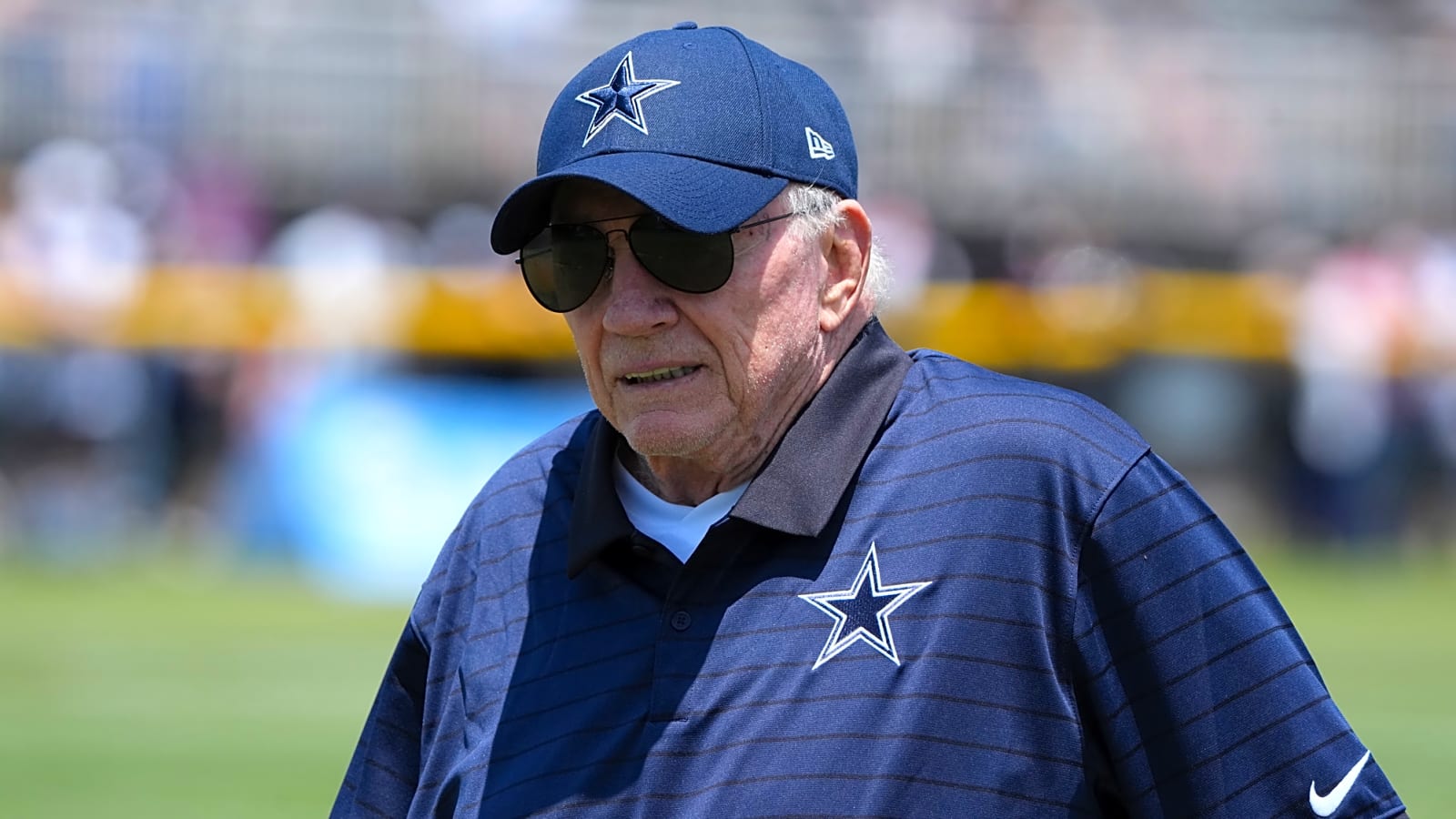 Cowboys fans send animated two-word message to Jerry Jones