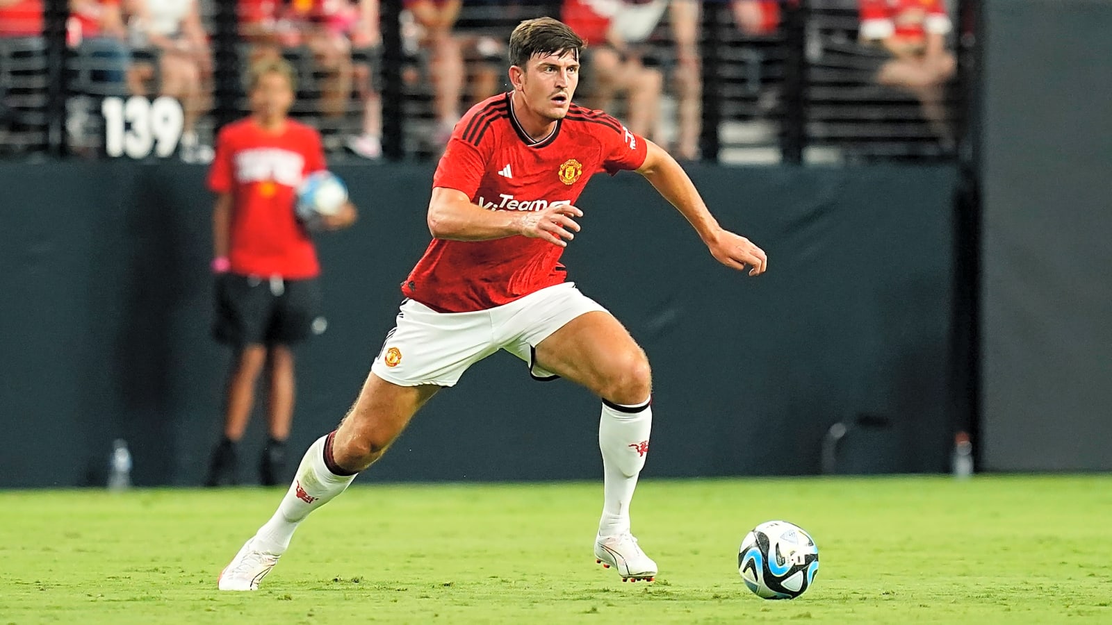 Manchester United target two replacements for Harry Maguire
