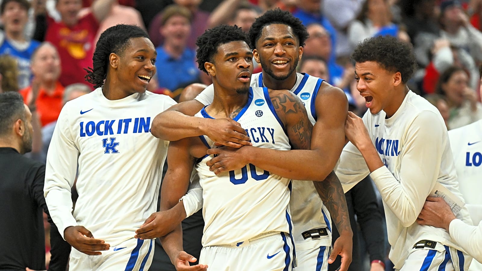 Miracle buzzer-beater saves Kentucky from upset against Santa Clara