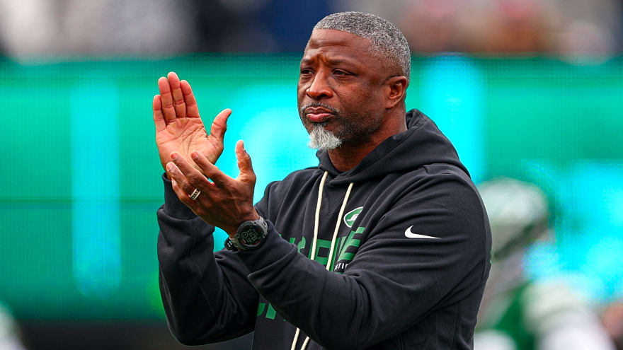 Aaron Glenn Walks Back Comments Following Brutal 42-10 Loss To the New England Patriots