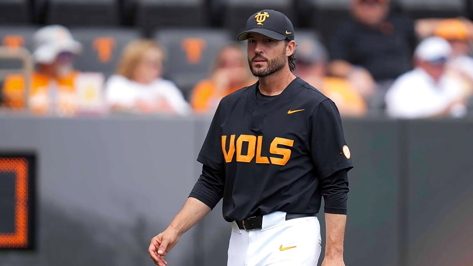 &#39;There’s not going to be any shenanigans&#39; - Tennessee&#39;s Tony Vitello credits Arkansas&#39; Dave Van Horn for classy move against Vols