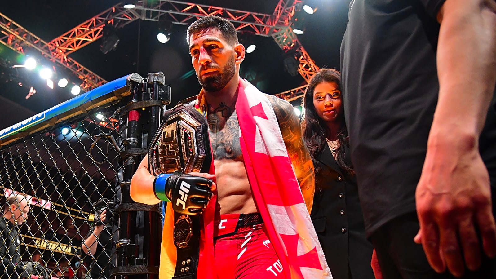 Javier Mendez reveals who he&#39;d bet on between Ilia Topuria and Charles Oliveira