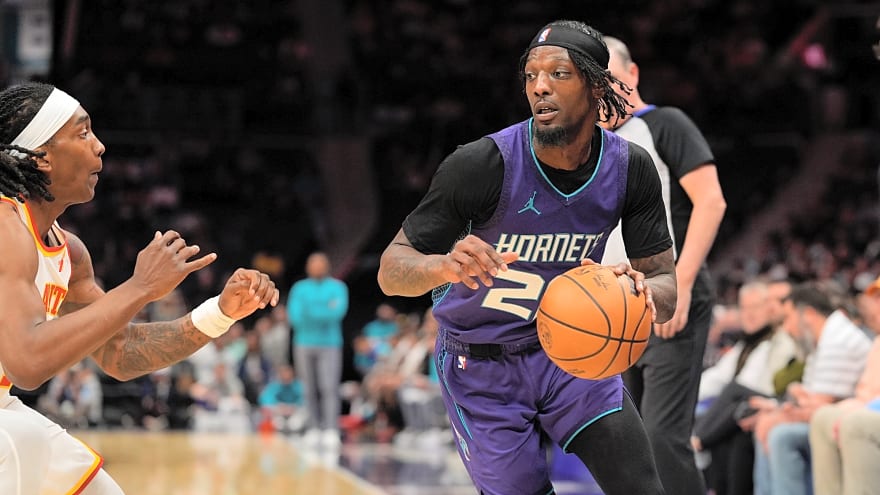 Hornets sign Marcus Garrett, release Brandon Slater