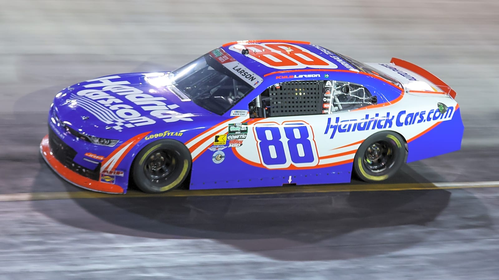 Late caution, pit decision derails Kyle Larson's dominant race at Bristol
