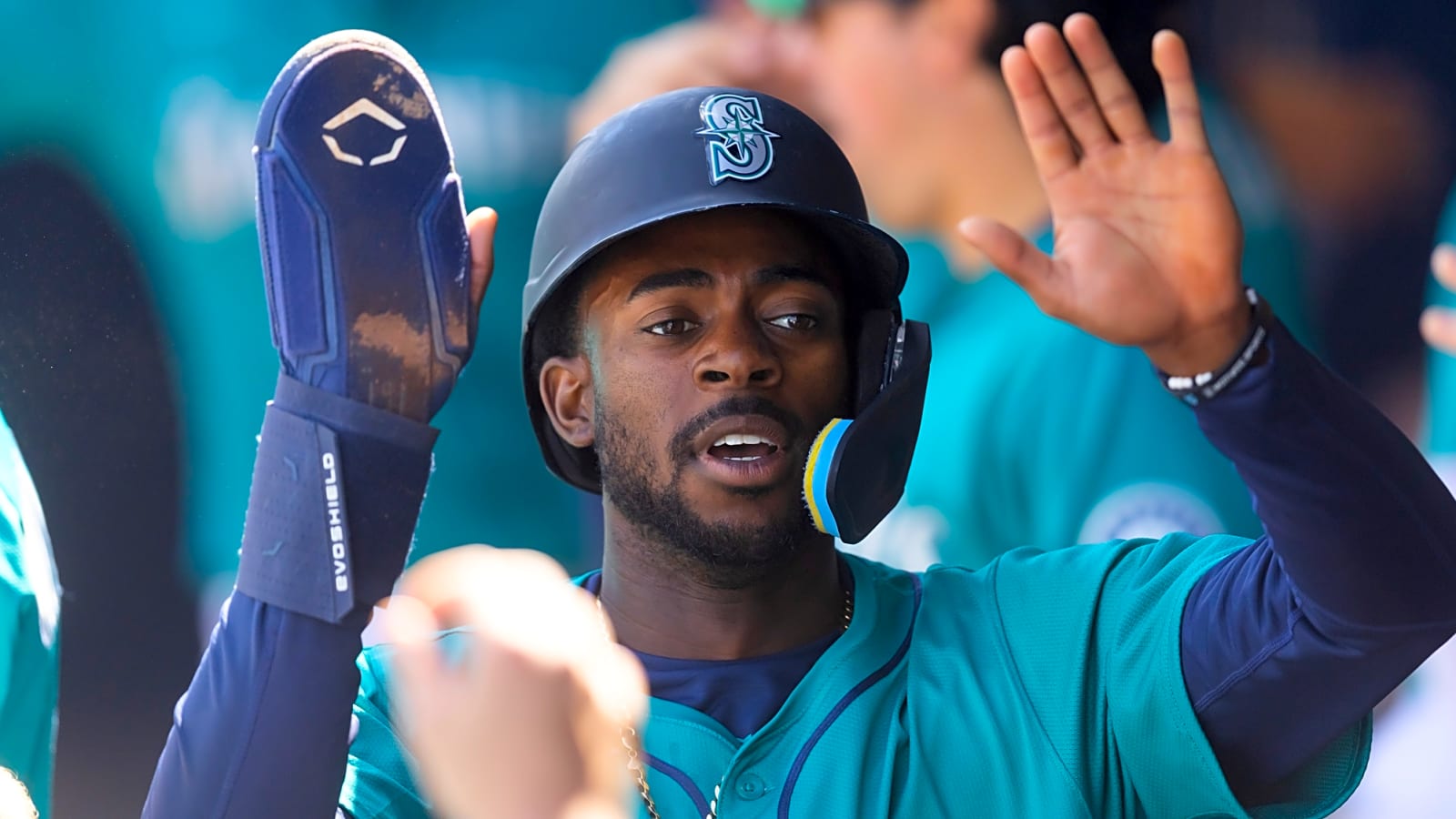 Mariners infielder undergoes season-ending meniscus surgery