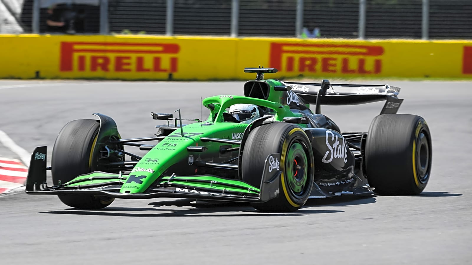 Sauber frustrated by 'lack of pace' as rivals score big points