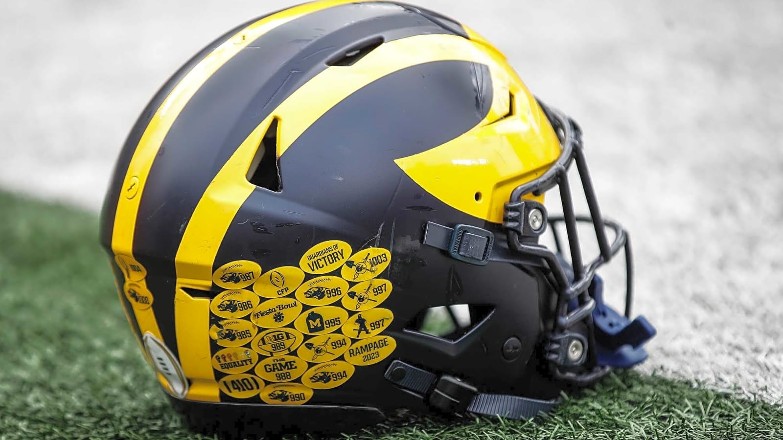 Michigan DL 'machine' helps school land four-star over Alabama