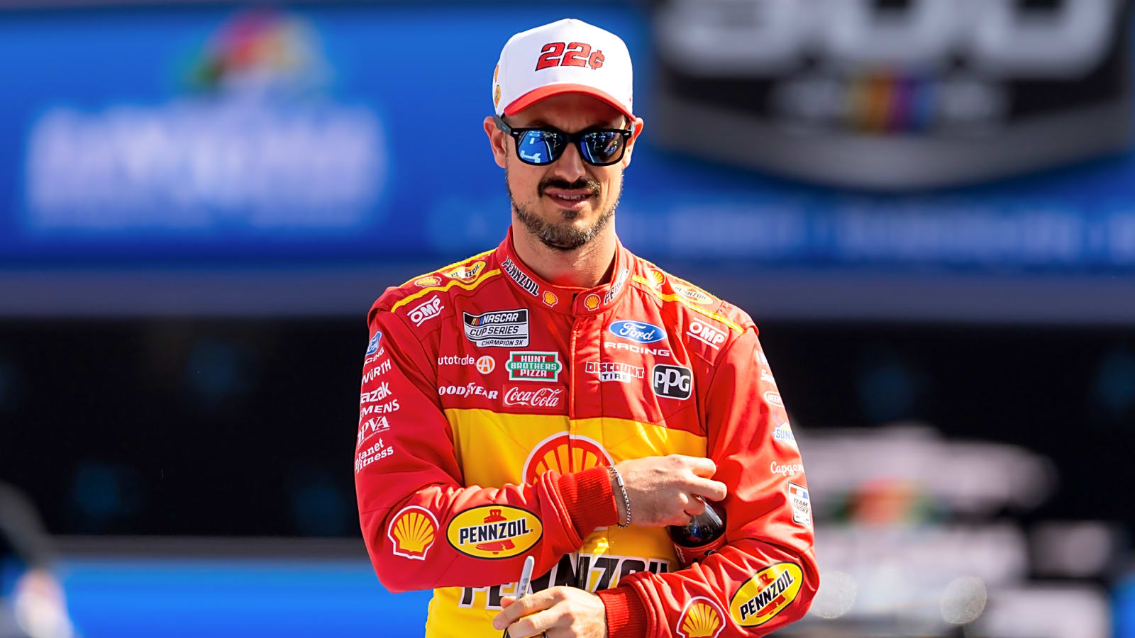 Joey Logano wins pole for Straight Talk Wireless 500 at Phoenix