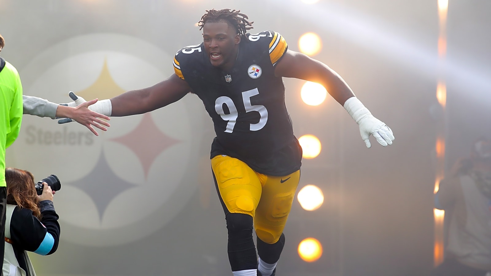 Steelers' Keeanu Benton Wakes Up In Week 4 As Coaches Absolutely Take Notice: 'Start Stacking Those'